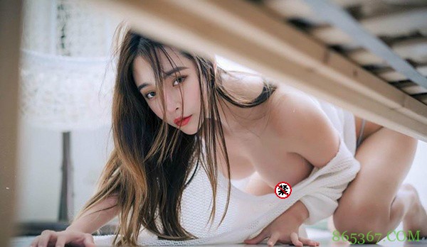 大乳房美女祼体图片 翘臀辣妹Jenny床照露点