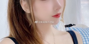 【大发娱乐】美豔嫩妹「粉紅洋裝視角超兇」，飽滿事業線長到滿出來！