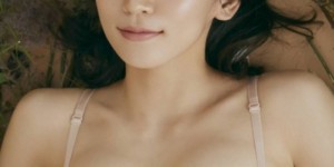 【大发娱乐】性感解禁！日本女演員「吉岡里帆」宣布新寫真，睽違兩年又把衣服脫了