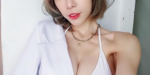 【大发娱乐】「性感DJ」光影下奶光邪惡四射，「細腰頂美乳」讓人想犯罪